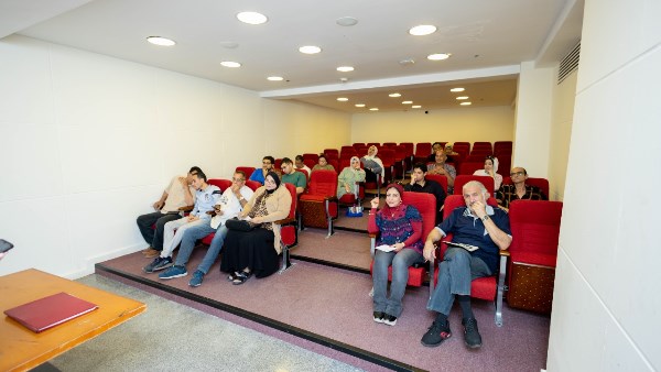 الرئيس الشرفي لمهرجان بورسعيد: الذكاء الاصطناعي قد يستغني عن الإنسان ويُنتج أفلاما كاملة بالصوت والصورة