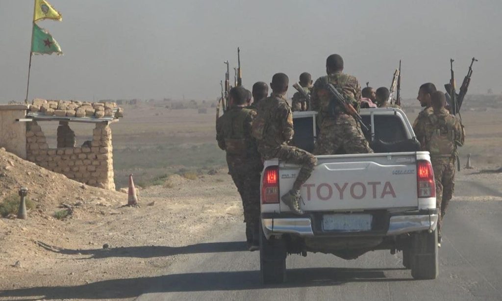 “قسد” تنشر نقاطًا عسكرية على ضفة نهر “الفرات” شرقي دير الزور