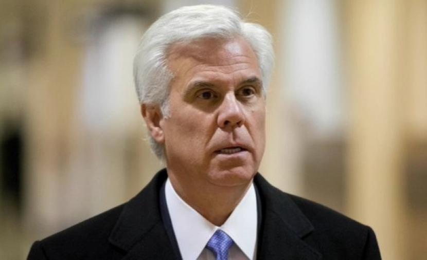 بالفيديو.. طرد رجل أعمال أمريكي من مباراة عقب رفعه علم إسرائيل