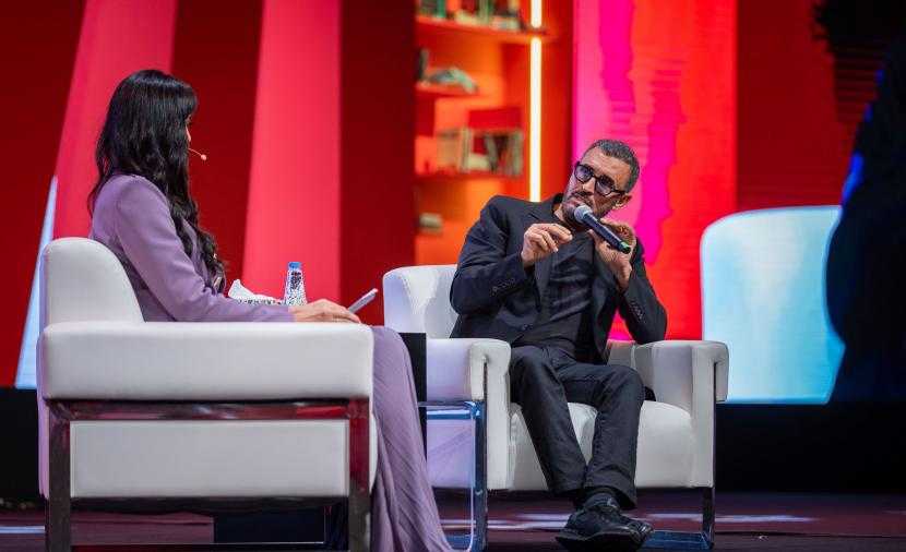 كاظم الساهر: طالما الشارقة حاضرة عاصمة للثقافة فالكتاب سيبقى حاضراً في يد القرّاء