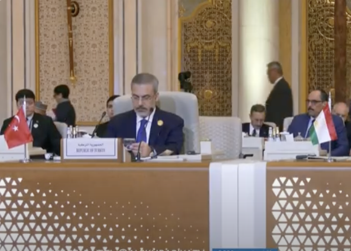 أردوغان غادر القاعة.. ردة فعل الوفد التركي عند بدء كلمة رئيس النظام السوري في قمة الرياض (شاهد)