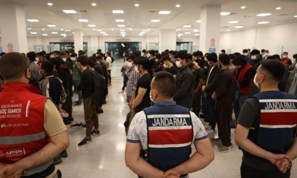 ترحيل نحو تسعة آلاف سوري من تركيا في تشرين الأول