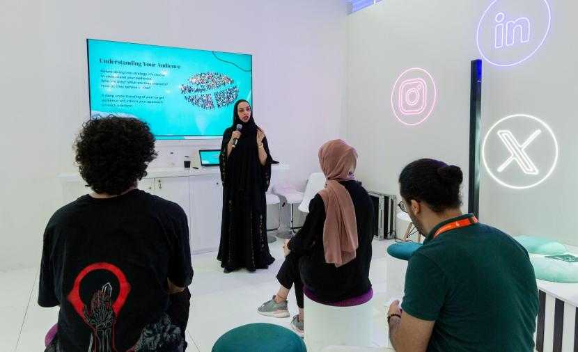 رزان أبو دقة في “محطة التواصل الاجتماعي”: لتحقيق ملايين المشاهدات عليكم بالمثابرة والاستمرارية