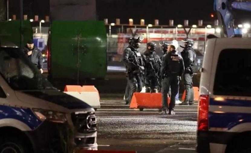 إغلاق مطار ألماني بعد اقتحام مسلح.. والشرطة تعلق عن الأسرى (فيديو)