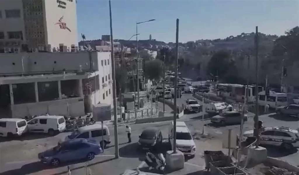 إصابة شرطيين إسرائيليين في عملية طعن وإطلاق نار بالقدس المحتلة (شاهد) وطن