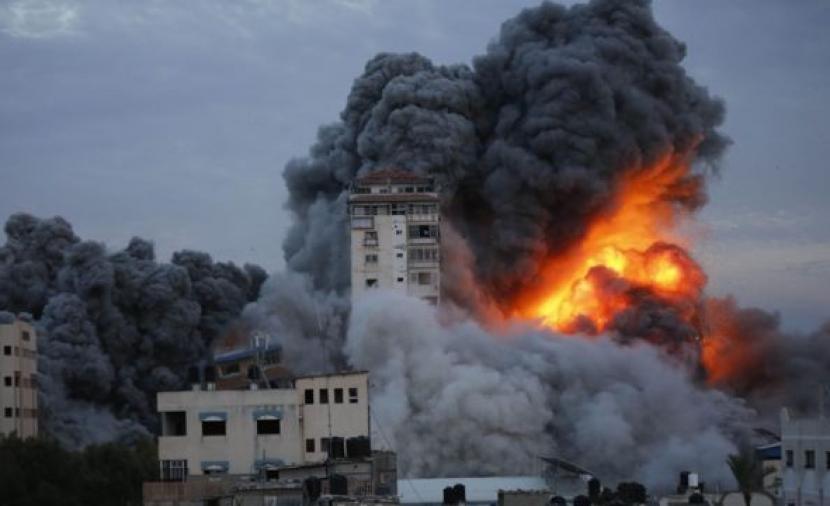 جرائم الاحتلال متواصلة.. قصف إسرائيلي يستهدف محيط مستشفى الأمل في خان يونس