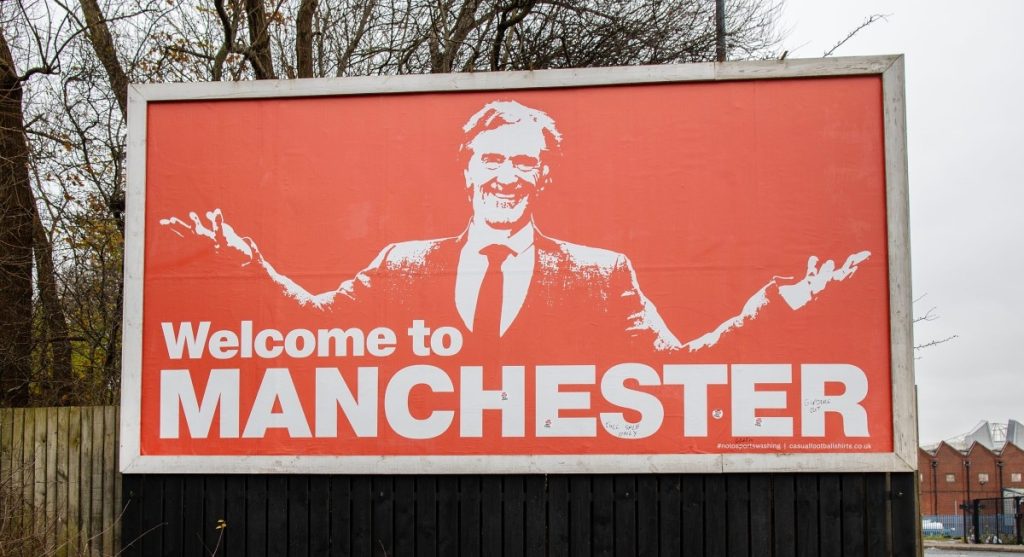 جويل جليزر يتراجع عن قراراته الرياضية في مانشستر يونايتد