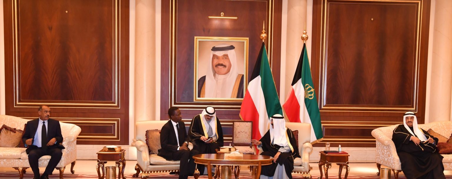 سمو أمير البلاد يستقبل عضو المجلس السيادي بجمهورية السودان للتعزية بوفاة أمير البلاد الراحل