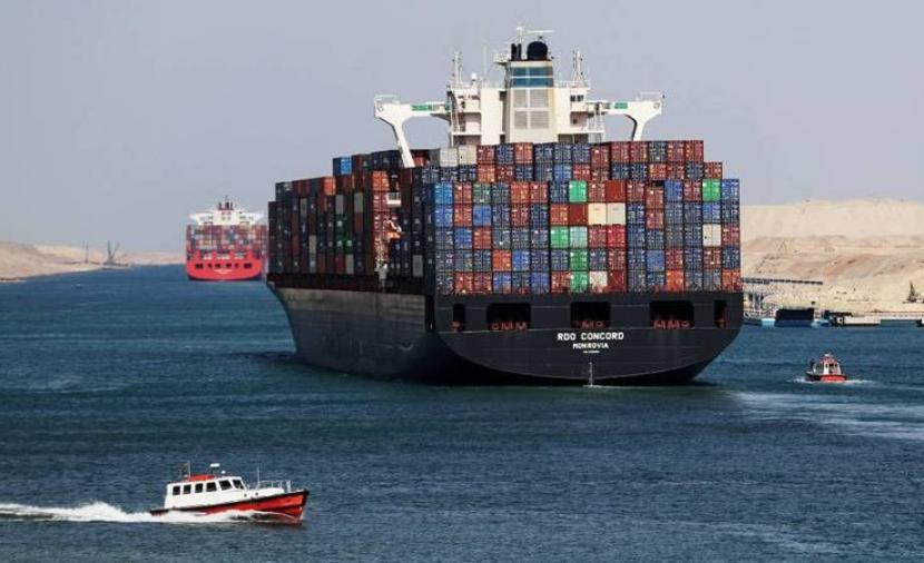 بيان: حركة الملاحة البحرية في قناة السويس طبيعية