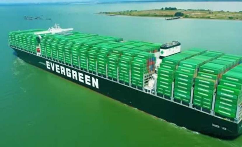 “إيفرجرين لاين” تعلق الشحن إلى إسرائيل والملاحة في البحر الأحمر