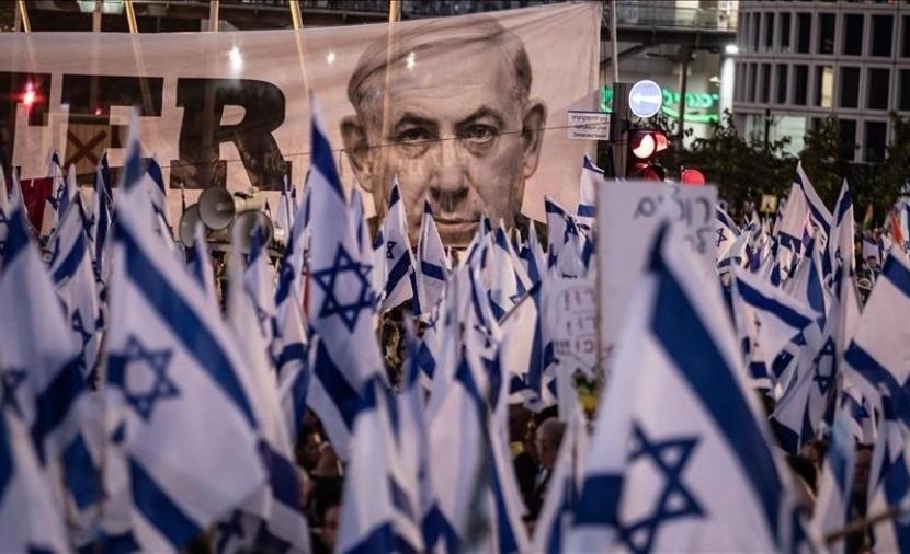 من أمام منزله.. الآلاف يطالبون بإقالة نتنياهو وإعادة الأسرى من غزة