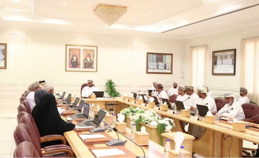 مناقشة مقترح إقامة قرية تراثية في ولاية البريمي