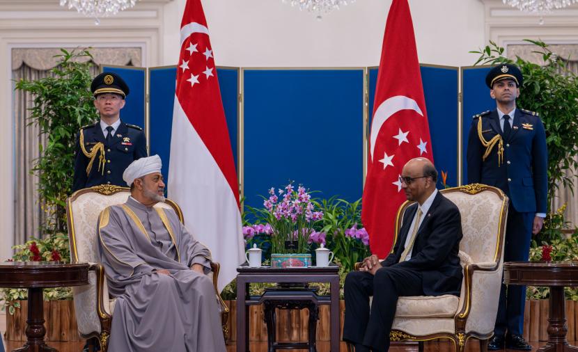 جلالة السلطان ورئيس جمهورية سنغافورة يعقدان لقاءً ثنائيًا بقصر إستانا