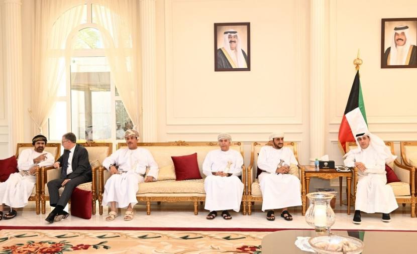 بالصور.. مسؤولون بوزارة الخارجية يعزون في وفاة الشيخ نواف الأحمد بسفارة الكويت في مسقط