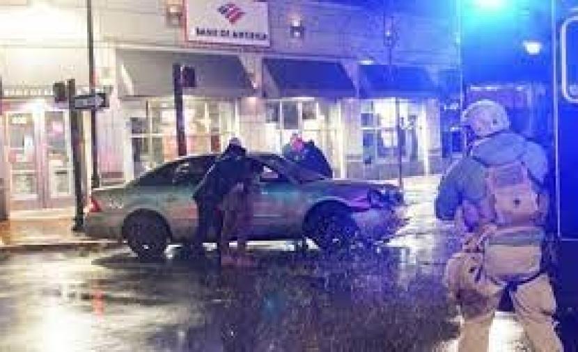 بالفيديو.. اصطدام سيارة بإحدى عربات موكب الرئيس بايدن