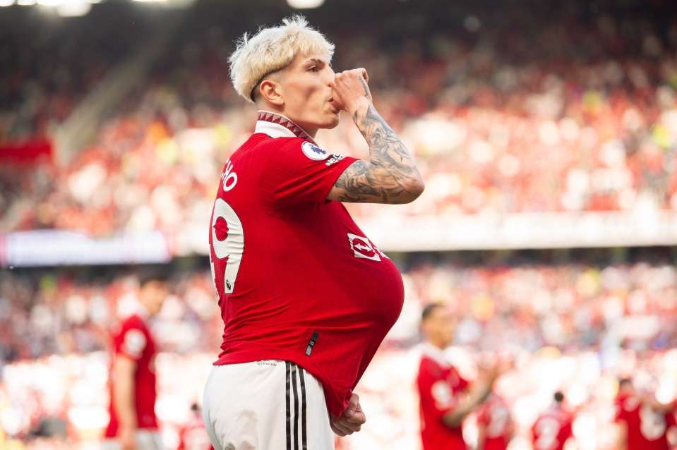 جحيم أولد ترافورد..مانشستر يونايتد يقسو على أستون فيلا بثلاثية بالبريميرليج