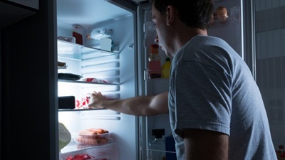 هل تعاني من متلازمة الأكل الليلي؟