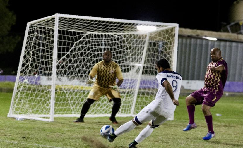 بالصور.. أداء نوعي ومنافسات محتدمة في دوري الحصن لقدامى اللاعبين