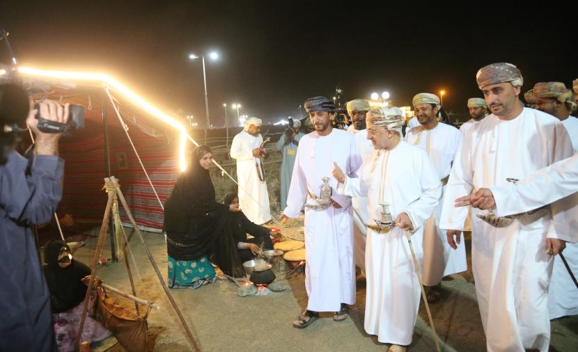 بالصور.. تنوع ثقافي وتراثي ورياضي في انطلاق النسخة الثانية من “مهرجان صحار”