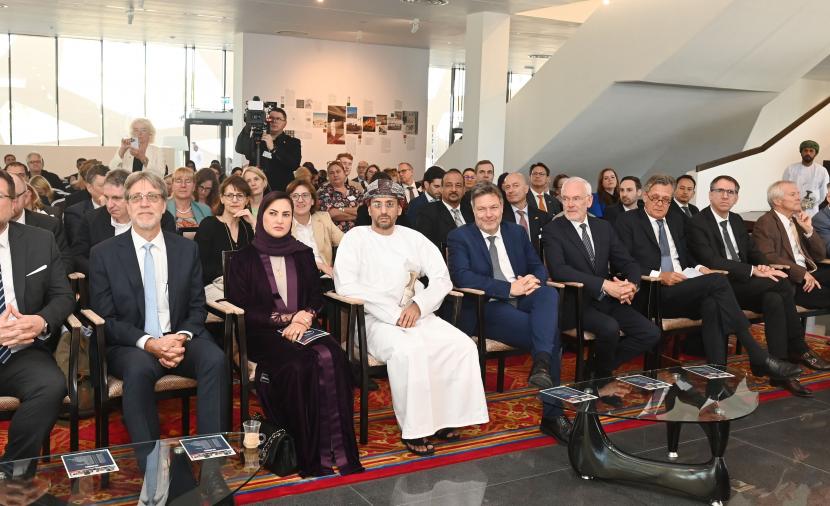 وزير الشؤون الاقتصادية الألماني يزور “الجامعة الألمانية” بمسقط