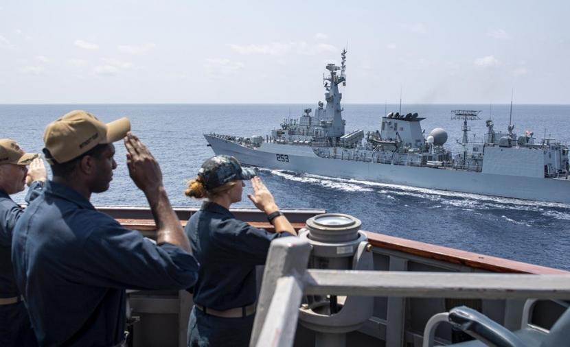 الجيش الأمريكي يستهدف صاروخين مضادين للسفن في اليمن