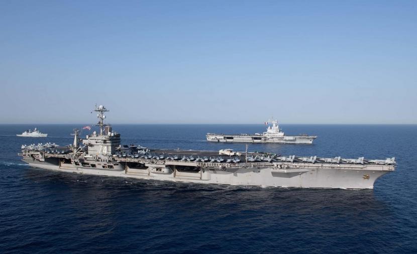 تفاصيل مشاركة مدمرات أمريكية وبريطانية في صد أكبر هجوم يمني في البحر الأحمر