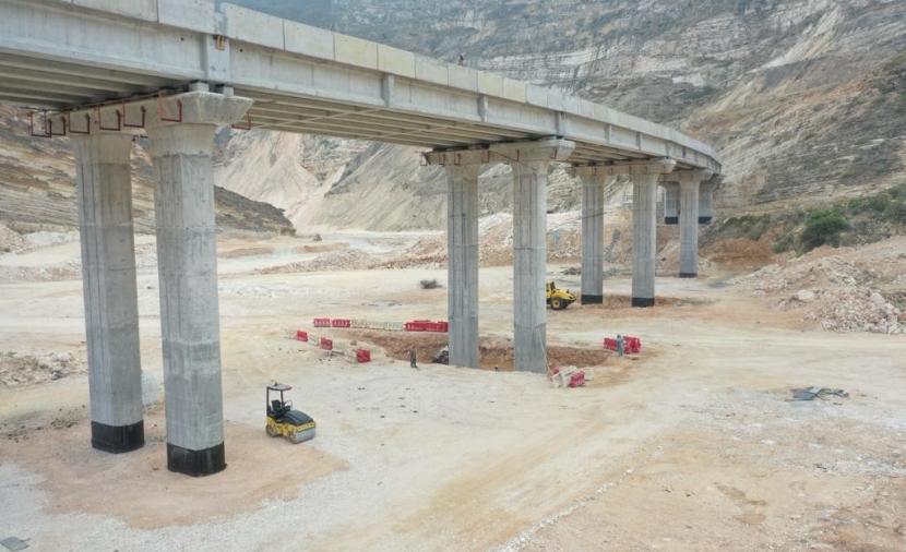 افتتاح جسر وادي عفول بظفار بتكلفة 3.2 مليون ريال عُماني