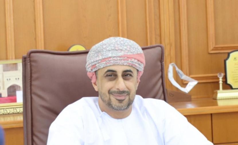 محافظ جنوب الباطنة يستعرض مع أعضاء “الشورى” المشاريع الخدمية والتنموية