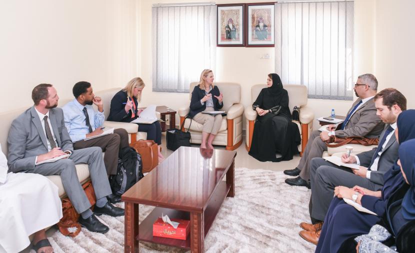 مسؤولة أمريكية تتعرف على التجربة العمانية في مكافحة الاتجار بالبشر