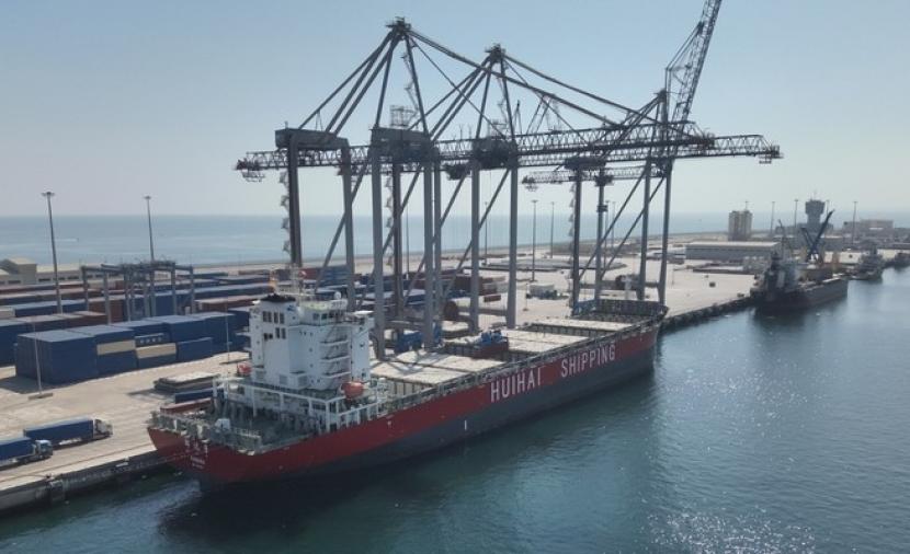 أسياد تبدأ تشغيل محطة الحاويات في الدقم