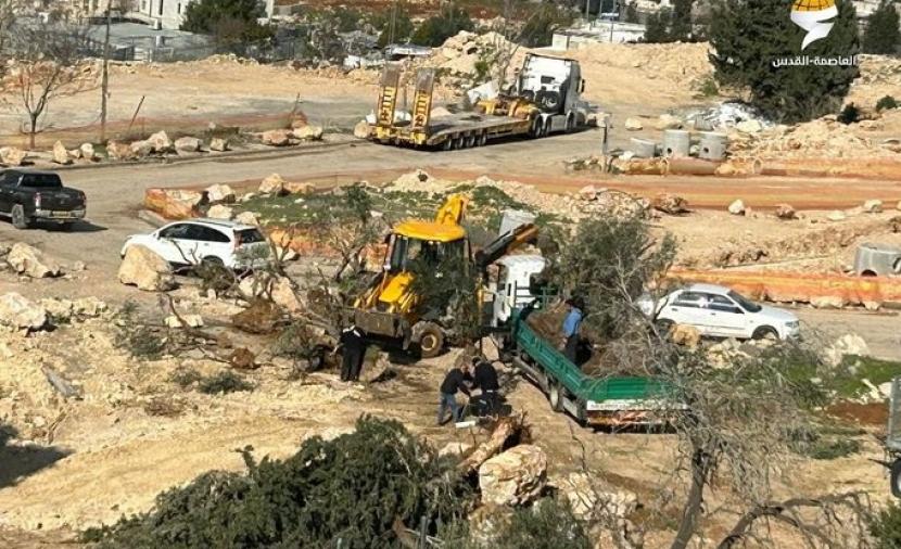 بالفيديو.. إسرائيل تصادر أراض في القدس لإقامة شارع استيطاني