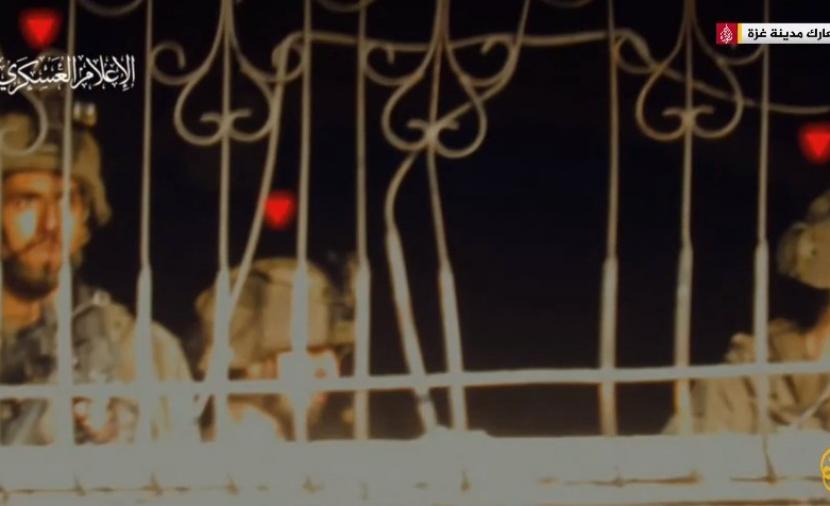 مشاهد جديدة لاستهداف الدبابات الإسرائيلية في حيي التفاح والدرج بمدينة غزة