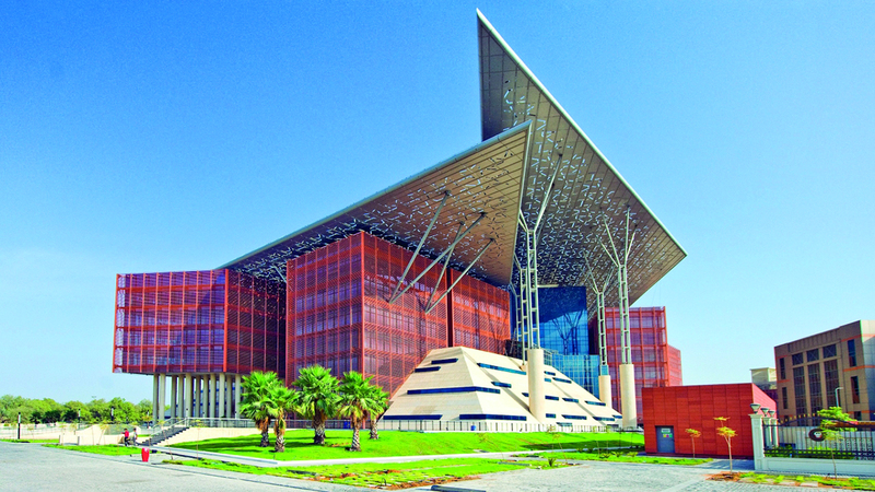 شاب يدفع إلى محتال 61 ألف درهم لتوثيق حسابه على «التواصل الاجتماعي»