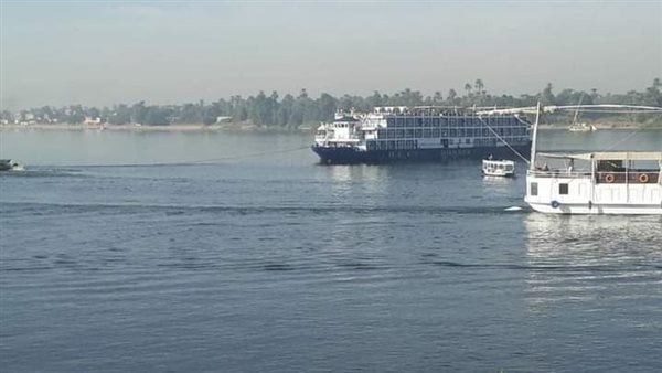 بعد تصادم محدود… الباخرتان السياحيتان تستكملان رحلتهما بنهر النيل بأسوان