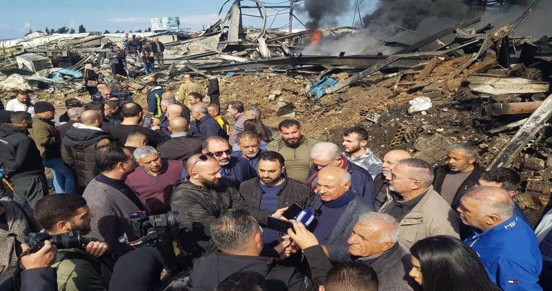 جولة إعلامية لغرفة صيدا في المنشآت الصناعية المستهدفة في الغازية صالح : رغم الدمار لن نيأس وسنكمل |