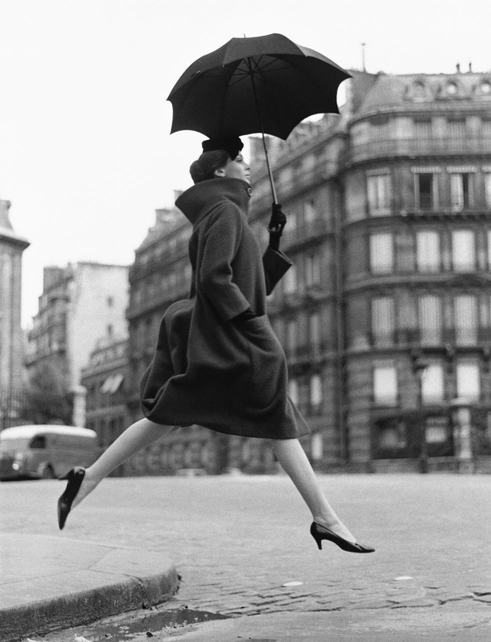 carmen homage to munkacsi coat by cardin place francois 1er paris august 1957