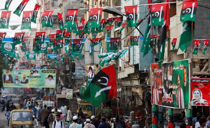 باكستان تنتخب على وقع هجمات.. والحكومة تغلق الحدود وتعلق الاتصالات