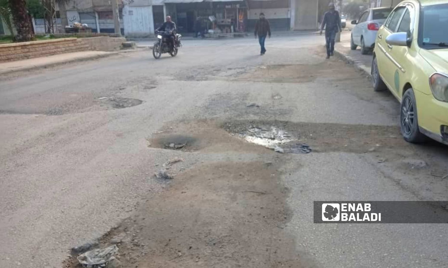 حفر منتشرة في بعض الطرق بمدينة دير الزور- 11 من شباط 2024 ()