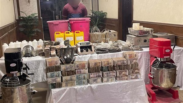 سلاح وذخيرة وممنوعات.. الأمن يحكم قبضته على تجار المخدرات بالقاهرة |صور