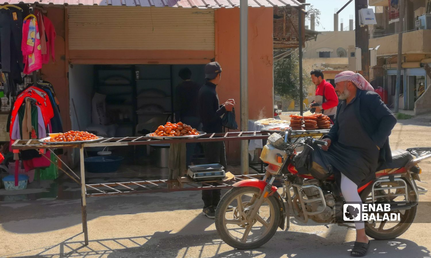 يباع كيلو "المشبك" و"العوامة" بـ17 ألف ليرة سورية في رأس العين - 14 من آذار 2024 ()