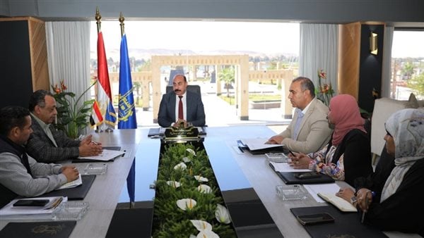 محافظ أسوان: تحقيق أعلى معدلات إنجاز بمشروعات قرى حياة كريمة