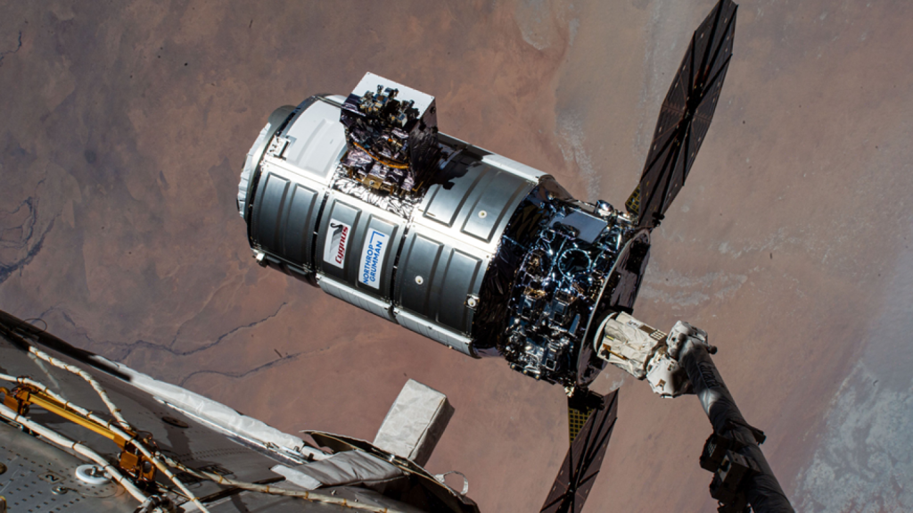 بقايا بطاريات تتبع محطة الفضاء الدولية تدخل الغلاف الجوي للأرض