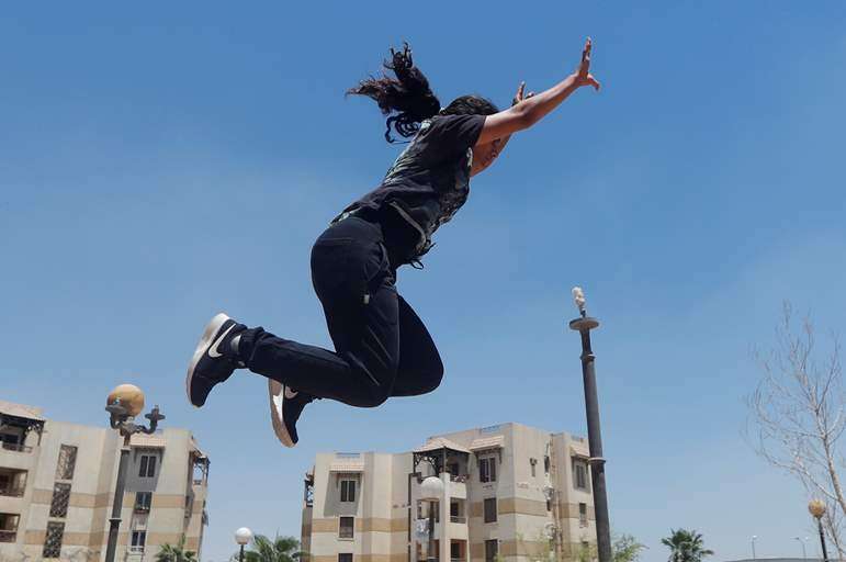 إصابة طالبة سقطت من الطابق الرابع بسوهاج