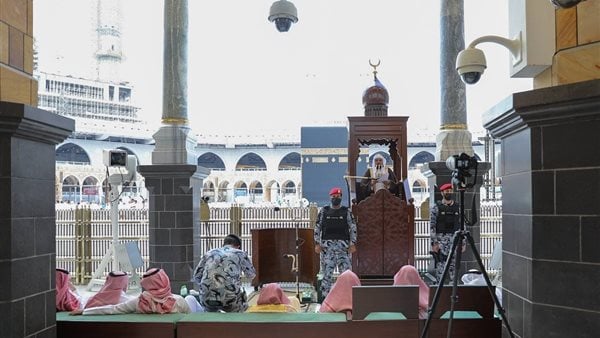خطيب المسجد الحرام: ما أسرع انقضاء الليالي والأعوام تمضي كأنها أضغاث أحلام