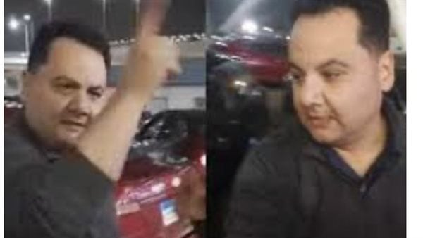 وصول نجل حلمي بكر لمطار القاهرة تمهيدا لدفن والده