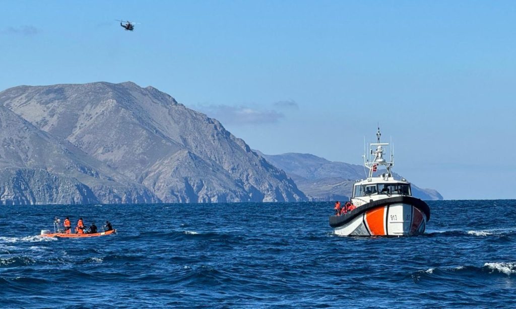 العثور على 22 جثة لمهاجرين عقب غرق قارب في تركيا