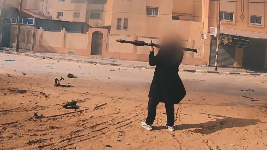 ما حقيقة استشهاد المقاتل الأنيق في غزة؟ وطن