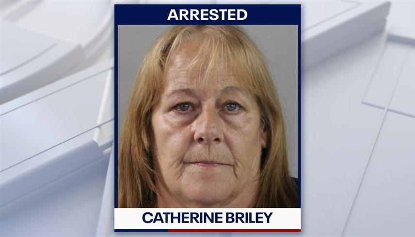 30 تهمة لأمريكية بتعذيب حيوانات