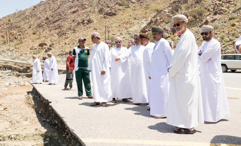 تكاتف حكومي ومجتمعي لإعادة الحياة إلى طبيعتها في شمال الباطنة والحد من تأثيرات “منخفض المطير”