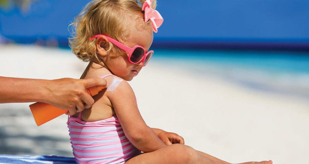 هل يحتاج الرجال والأطفال والرضع واقي الشمس؟